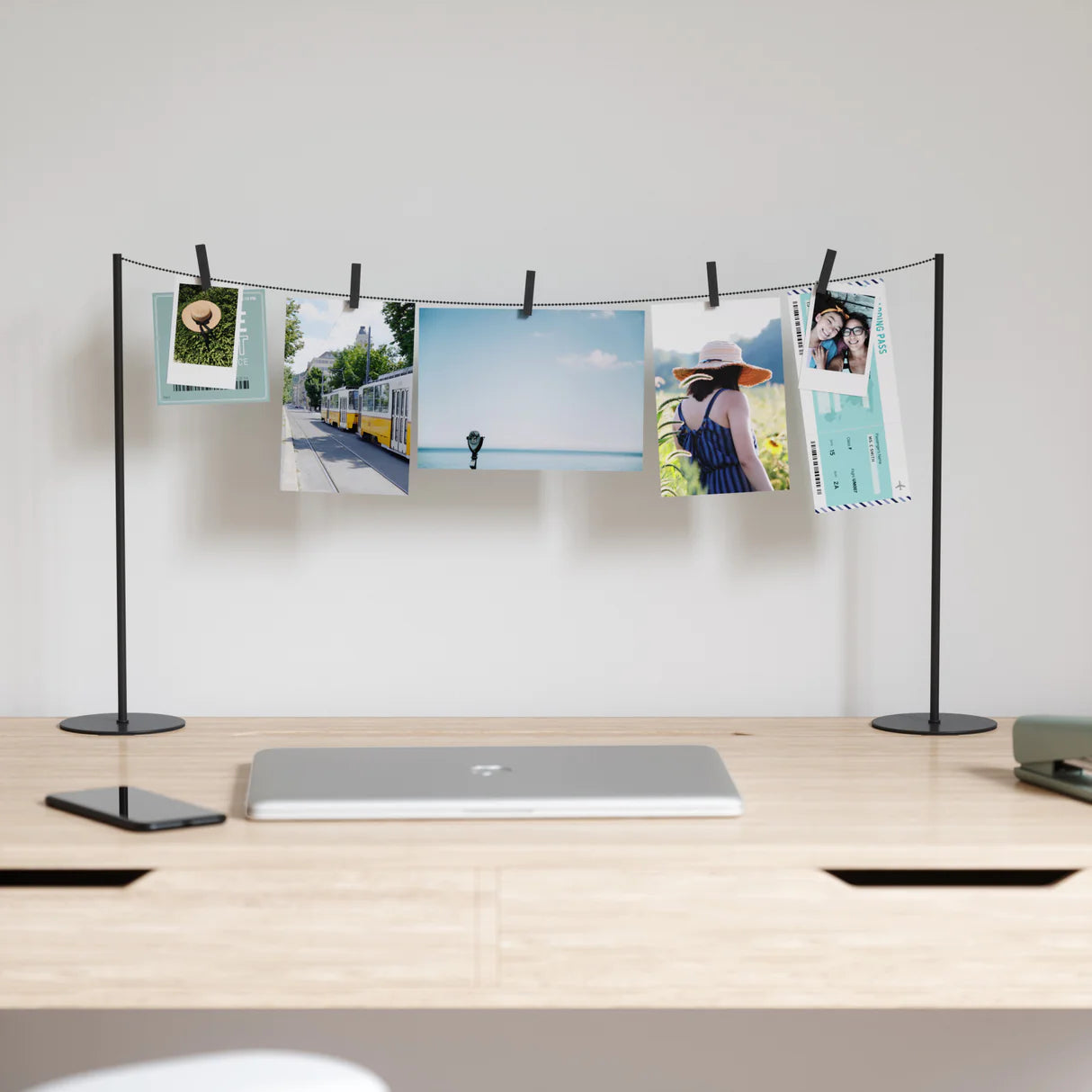 Hangit Desktop Metal Photo Display - Black